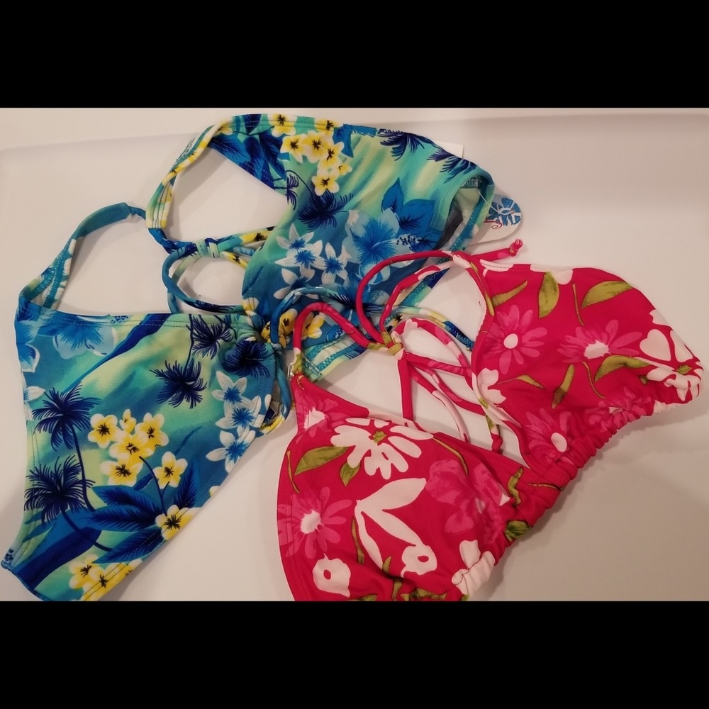 3/$25 NWT 2 bikini tops Hawian prints red & blue